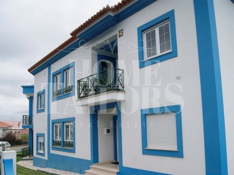 In a quiet area of Caldas da Rainha is this unique Duplex T3. On a 1st floor and attic, with total remodeling and exquisite decoration, it brings together high quality materials with beautiful design details. This property has double glazing, electri...