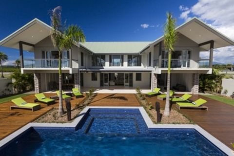* Lots of natural light and views from every bedroom for the ultimate tropical island living * Built in 2014 with 4 bedrooms upstairs with 4 luxurious bathrooms (all ensuites) * HOUSE SIZE: double story with 387 sqm + double car enclosed garage * VIE...