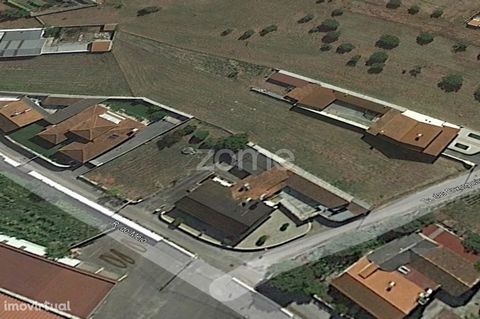 Property ID: ZMPT543204 Urban land well located in the center of Ortigosa, with a construction rate of 0.5%, parallel to the main road N109 and 2 minutes from the access to the A17, also close to services and commerce. Propensity for small urbanizati...
