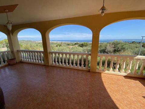 Our real estate agency in La Rápita, offers you in an Exclusivity contract, this villa for sale in the municipality of Alcanar but only 4km from La Rapita. Plot of 19,782m2 wooded with numerous olive groves with a warehouse of 30m2 and a house of 150...