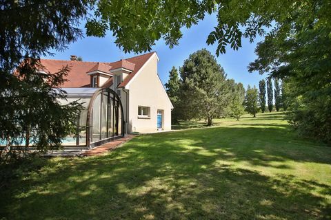 VENAREY LES LAUMES near MONTBARD TGV station, 1h05 from PARIS Gare de Lyon. Exceptional property on a park of about 6 308 m² with a orchard and a covered, heated swimming pool. Contemporary house of 178 m2 covered with flat Burgundy tiles on a total ...