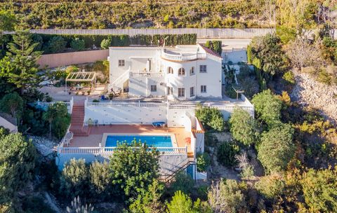 Discover your perfect refuge in Benitachell, in the coveted area of Cumbre del Sol! This impressive property stands majestically on a 1080 m2 plot, offering spectacular sea views and unparalleled privacy. With a two-story construction, this home capt...