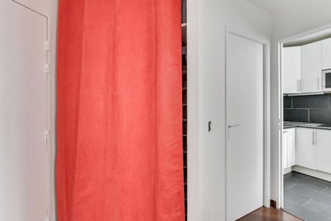 MOBILITY LEASE ONLY: In order to be eligible to rent this apartment you will need to be coming to Paris for work, a work-related mission, or as a student. This lease is not suitable for holidays. Bright studio in the center of Paris just waiting for ...
