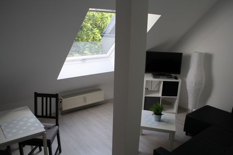 The 2-room apartment is located directly in the city centre of Worms and has a living space of 35 m2. It is fully furnished and equipped. It has a private bathroom with shower (towels are also available), wardrobe, double-bed (140x200), desk/dining t...