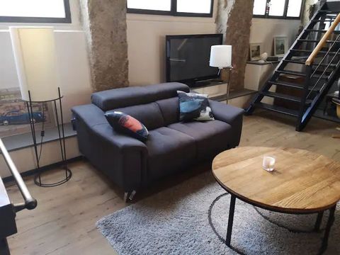 In the heart of the legendary CROIX ROUSSE district, you'll love this beautifully renovated and tastefully decorated LOFT! The CANUT spirit will be in evidence as you succumb to the charm of the high ceilings, beams and exposed stonework ... Whether ...