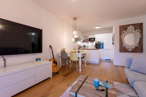 Welcome to Frankfurt! The property combines on an attractive size all that one desires from a longer, comfortably independent stay. Without sacrificing the feeling of space, it offers all the right amenities and, thanks to its clever layout, enables ...