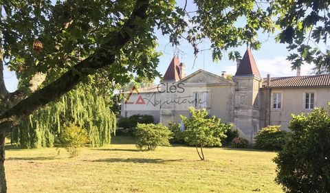 Sur la commune de Sainte-Croix-du-Mont, proche de Langon, votre agence locale Les Clés d'Aquitaine vous présente ce magnifique Château du XIXème siècle de 650m2 environ de surface habitable étendu sur 18 hectares environ. Cette belle demeure se compo...