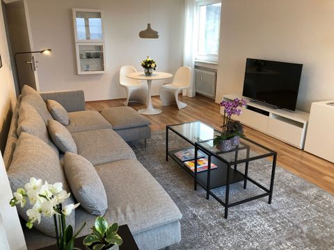The luxuriously furnished apartment is in a prime location between park Wilhelmshöhe and 0,9 miles from the ICE train station 