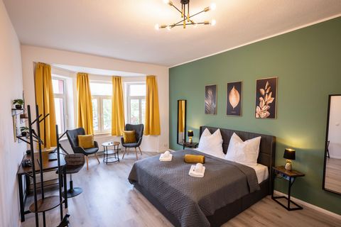 This cosy 125 sqm flat with 3 bedrooms, kitchen, living room, bathroom and 2 guest WCs is located in the centre of the cultural capital of 2025. Due to the ideal location directly at the Getreidemarkt, you can easily explore the city with its many sh...