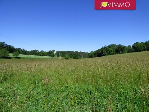 Located in Paulhiac. LAND INCLUDED GRASSLAND AND WOOD PAULHIAC AREA NEAR MONFLANQUIN JOVIMMO votre agent commercial Fabienne ROYER ... 15 minutes from MONFLANQUIN, very nice place for this land including three plots with a wood. Located near PAULHIAC...