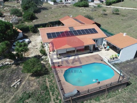 Two completely independent single storey wooden houses, on a plot of 3480m2. A villa with 3 bedrooms, heating in the rooms, with a swimming pool, solar panels and a system with deposits for the use of water for the pool and irrigation. The other, a r...