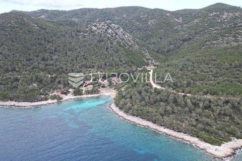 Island of Korčula - Gršćica, Izmeta Bay - Agricultural land 12251m2 in an elevated position with a beautiful panoramic view of the sea. The land is of a regular shape, with dimensions approx. 220 x 55 meters, a public road has been built to the land ...