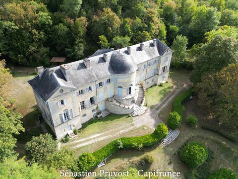 Dpt Dordogne (24), à vendre proche de PERIGUEUX-Château, maison de gardien, piscine 10x18m,20P, 8 chambres Env.9ha