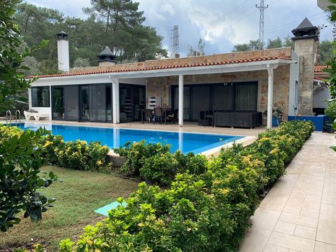 8 minutes from the center of Bodrum, 5-6 minutes from the Yalıçiftlik beach, which is the beginning of the Gulf of Gökova, 5 minutes from the Torba beach, in our villa with 9 rooms 3 living rooms and 860 m2 closed usage area in a 1500 m2 plot; swimmi...