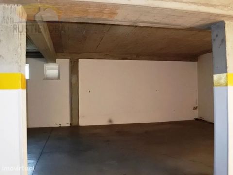Covered basement parking, located in a housing building in a neighborhood peripheral to the city of Évora. It has two gates with automatic access, quiet and safe area, has public parking discovered quite easily. It comprises a private covered area of...
