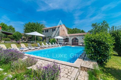 Žminj, Istria - Historic stone villa with lush gardens Presenting a unique opportunity in Žminj, Istria, this historic Istrian stone villa, dating back over 300 years, has been meticulously renovated in 2020. Emphasizing historical features and Istri...