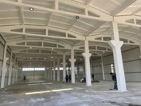 OFFER 76736 Pazardzhik region. We offer for sale an industrial premise-warehouse suitable for production, warehouse, logistics activities, etc. The hall has an area of 1500 sq.m. renovated with thermopanels. Possibility to build more areas to it. Plo...