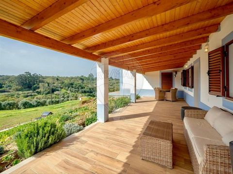 Farm, inserted in land with 34,000 m2, located 3 km from Santiago do Cacém, 9 km from Lagoa de Santo André and 17 km from Sines. With the traditional style of Alentejo architecture, the villa consists of: living room and kitchen in open space, fully ...