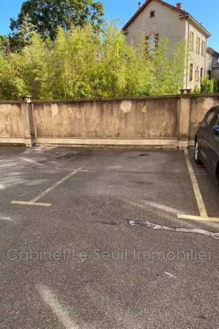 Le Seuil Immobilier presents a parking space for rent, in a secure car park, close to schools and the city center.
