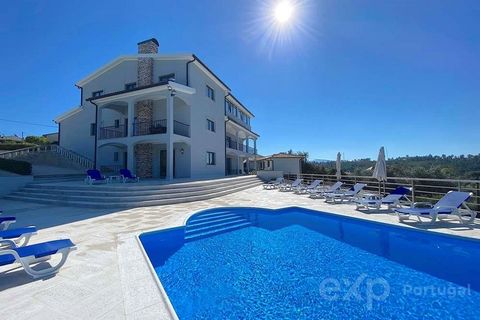 Property DescriptionThis luxury guest villa has 6 spacious bedrooms with 6 bathrooms, 2 en-suite set in the heart of Central Portugal, minutes away from Arganil. With many verandas to relax take in the views or swim in the luxurious infinity pool. Th...