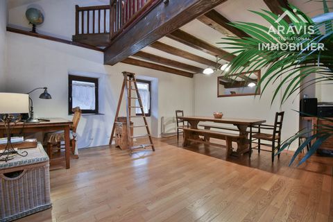 Succumb to the timeless charm of this 103m2 apartment in a village house. In the Brédannaz sector, you will enjoy a panorama between the lake located just a stone's throw away and the mountains. On the first floor, you will discover a beautiful livin...