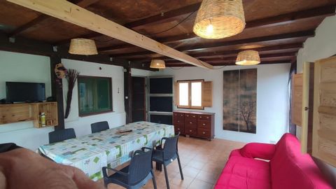 In het hart van de Ebro-delta vinden we dit charmante houten huis, van alle gemakken voorzien en omgeven door een tuin. Het is gelegen op een perceel van 5.075 m2. Een hek omringt de tuin en geeft intimiteit aan de woning. De rest van het perceel is ...