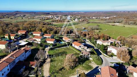 A building plot of 626 m2 is for sale in Montižana, Poreč. The land is 7 km from the sea and 10 km from Poreč. The land has a view of the sea (from the floor of the property) and nature. Very quiet place with beautiful surroundings. The land is suita...
