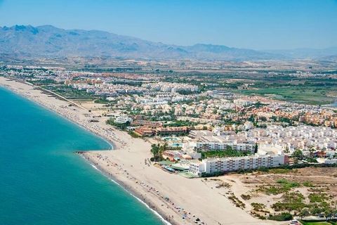 Penthouse à côté de la plage à Vera. Appartements et penthouses de 2 et 3 chambres à 400 m. de la plage de Vera sur la côte d'Almería. Les rez-de-chaussée bénéficient d'un jardin privé, les penthouses disposent d'un solarium privé avec vue panoramiqu...