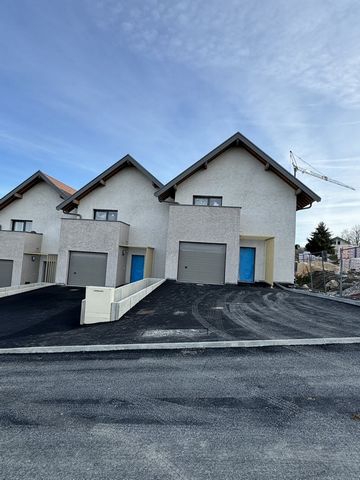 In the town of Mésigny at the exit of the Balme de Sillingy and a few kilometers from the shopping center of Epagny, make a real estate purchase by booking your semi-detached villa composed of 3 bedrooms, a beautiful living room and extended by a lar...