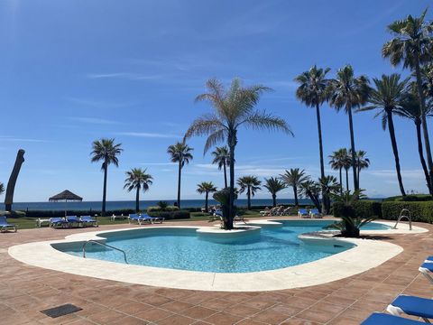 Located in Estepona. This 3 bedroom ground floor apartment is situated in Alcazaba Beach, Estepona, in one of the nicest complexes with 7 swimming pools, tennis, paddel, gym, restaurant , huge gardens and 24 hours security. The apartment consists of ...