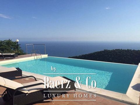 In Camporosso haben wir diese wunderschöne Luxusvilla zum Verkauf 264 m² mit atemberaubendem Blick über das Mittelmeer, die Seealpen, Monaco und die französischen Kaps. Die Villa liegt mitten in der Natur und inmitten eines wunderschönen und gepflegt...
