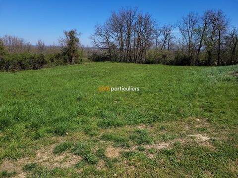 Realize your construction project on this beautiful plot of 1670 m2 (EDF, drinking water and mains drainage nearby) in a village near Montech. You will enjoy stunning views, unobstructed over the surrounding countryside. Its location: 17 km from Mont...