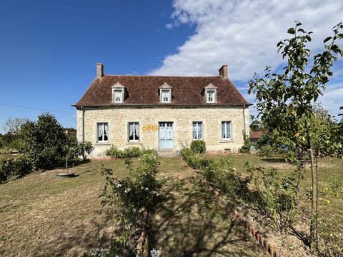 The Côté Particuliers agency presents this charming stone house of 208 m2 completely renovated with beautiful materials and offering spacious spaces, located on 1,720 m2 of land, near the forest of Tronçais. It consists on the ground floor of a large...