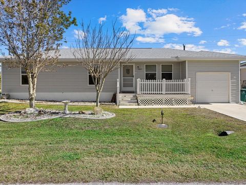 NEW ROOF. FULLY FENCED. CORNER LOT. Welcome home to this hidden gem in Punta Gorda. This 3-bedroom, 2-bathroom home features a spacious and open concept kitchen and dining room combination with plenty of room to entertain your guests. The cozy living...