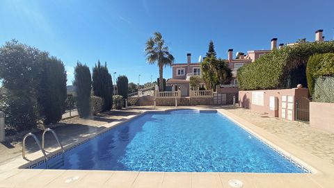 We are happy to bring you this link detached 3 bed 2 bath property in Gata De Gorgos.Situated in arguably the best location on Gata Residential, this property has direct access to the pool, 2 parking spaces adjacent to the property and open views tow...
