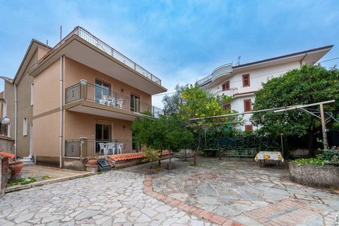 ASCEA MARINA, Corso Elea - Via Parmenide In the center of Ascea Marina, a well-known tourist resort on the Cilento coast, the Coldwell Banker Cillo & Partners agency offers for Sale two apartments on the first floor of an entire building complex stru...