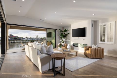 Discover an enchanting mix of ocean-view waterfront luxury, small-town living and nearly new modern architecture with high-end appointments at this extensively upgraded home in Seal Beach. Crafted by Shea Homes in 2021, the Ocean Place residence pres...