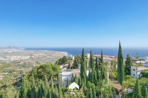 Dit perceel ligt in een gewilde urbanisatie in de nog echt Spaanse kustplaats Salobreña, genaamd Monte de los Almendros. Het perceel heeft prachtig uitzicht op de zee, de bergen en de groene vlaktes rond het pittoreske dorp van Salobreña en haar het ...