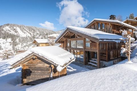 La Clusaz, a contemporary chalet from 2014 located 40 m from the Crêt du Merle slope in one of the most sought-after areas of the resort. A mix of modern architecture and traditional materials such as old wood, local stone and old-fashioned tillage. ...