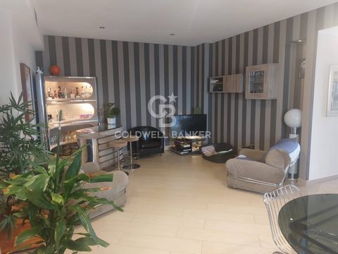 PUGLIA - TARANTO - VIA PIAZZALE DANTE We offer for sale a panoramic and finely renovated apartment on the tenth floor. The property is located in the Bestat business center, a stone's throw from the renovated Acclavio library and close to two of the ...