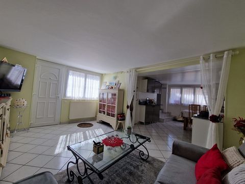 Cabinet Coubertin offers you, exclusively, in AUBIERE, rue du 11 novembre and close to all amenities, 3 minutes walk from public transport (tram T2C), A village house of 106 m2 including: On the ground floor: - A bright living room of about 40 m2 wit...