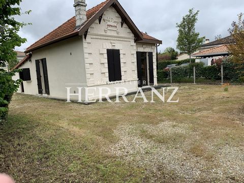 Come and discover this beautiful little Arcachonnaise of 62 m2, on 664 m2 of land which has a closed kitchen, a living room with a beautiful entrance, a bedroom, an office of 8 m2, a beautiful bathroom, a laundry room and a storeroom. You will find o...