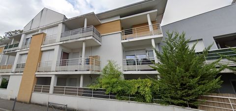 FCPI Bonnefoy Immobilier vous propose cet appartement T2 d’une surface de 40,02 m2 situé en rez-de-chaussée dans une résidence de 2011 sur la commune de Jurancon. Actuellement loué 480,39 € CC, date de fin de bail 21/10/2025. Idéal investissement loc...