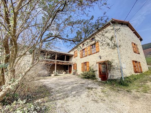Come and discover without delay this magnificent set in the town of SOULAN. This beautiful building renovated with taste, mixing charm and authenticity accompanied by its adjoining cottage on a plot of 3000 m2 ideal for your new projects. The beautif...