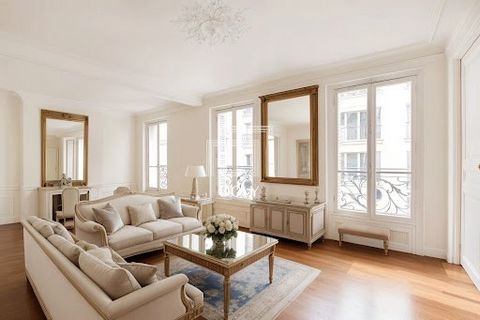 DOLY EXCLUSIVE DOLY is proud to present this superb 65m² apartment located on the border of the 17th arrondissement, just a 5-minute walk from the Europe metro station (Line 3), Villiers station (Lines 2-3), and the Saint-Lazare train station, and on...