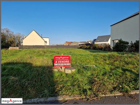 Proximité (bus, école, commerces...) petit lotissement dernier lot à vendre. Terrain viabilisé d'environ 444 m². A bâtir libre de constructeur, centre de Baulon, 25 km de Rennes, 20 minutes Aéroport Rennes Saint-Jacques. 