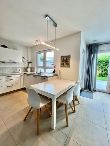 You reside on Park Island within the newly developed area, nestled in close proximity to the park, the Rhine River, and the film festival. As you step through the hallway, you are greeted by the radiant living and dining space. This area seamlessly c...