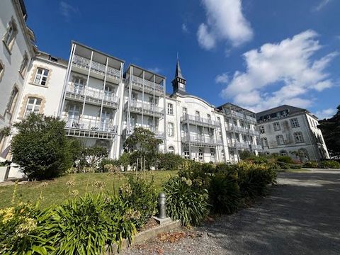 A vendre - Appartement avec mezzanine et vue mer dans résidence sécurisée avec accès direct à la plage CONTACTEZ Nathalie Le Berre ... UNIQUEMENT DANS NOTRE AGENCE Cet appartement avec mezzanine et vue sur la mer est situé dans une résidence sécurisé...