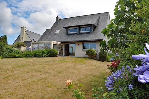 Pierres et Mer, vous prÃ©sente cette belle maison des annÃ©es 80, situÃ©e dans un quartier calme, des plus recherchÃ©s de la commune de Plougonvelin, Ã  10 minutes en voiture de lâagglomÃ©ration de Brest et du terminal tramway. De la maison vous prof...