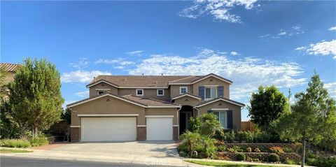 Beautiful home with panoramic views located in 24-hour guard gated community of The Retreat. This home includes 6 bedrooms, 5.5 baths, and 4,248 square feet on an 11,326 square-foot lot. The privacy of the location, spacious floor plan, and beautiful...